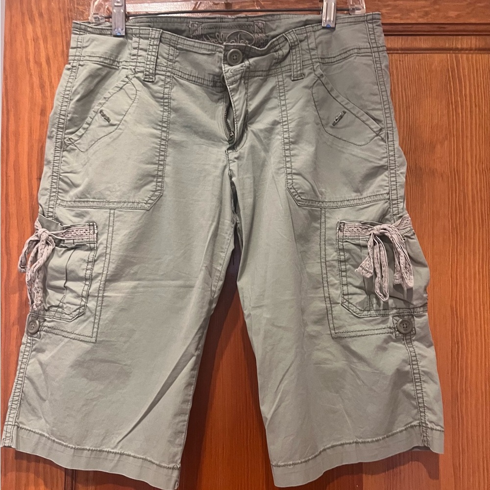 Hollister brand cargo Bermuda shorts.